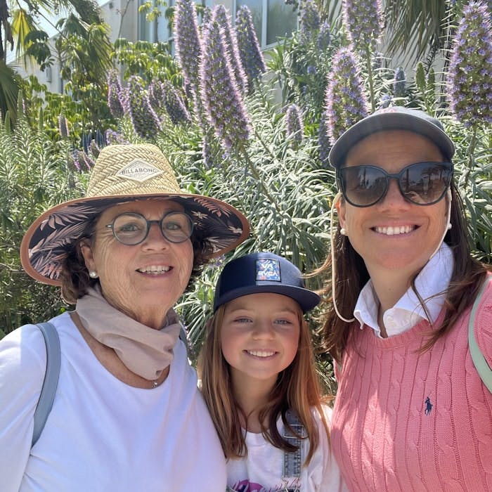 Img: hat, purple, glasses, portrait, sunglasses, cap, sun hat, baseball cap, garden, vegetation